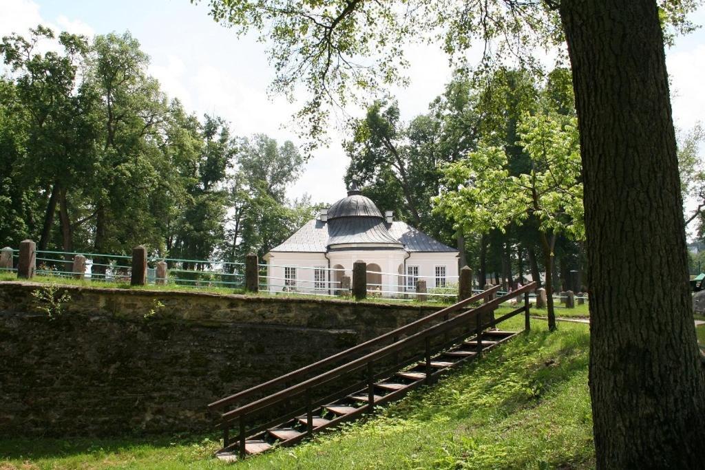 Aparthotel Palac Kurozwęki Extérieur photo