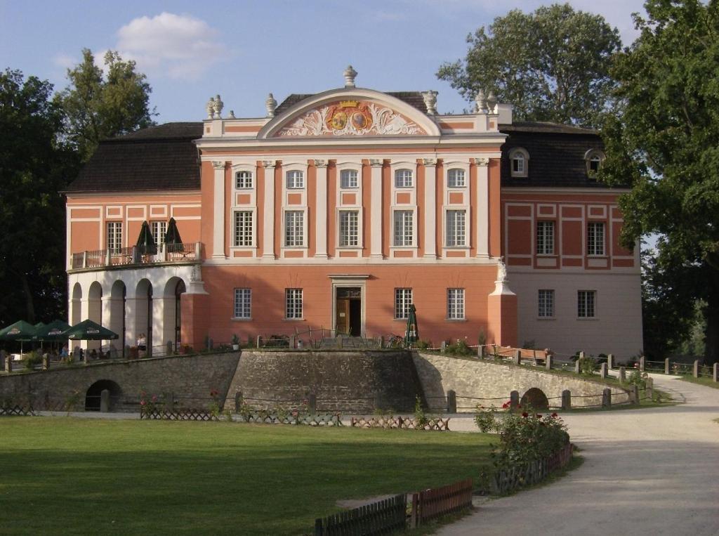 Aparthotel Palac Kurozwęki Extérieur photo