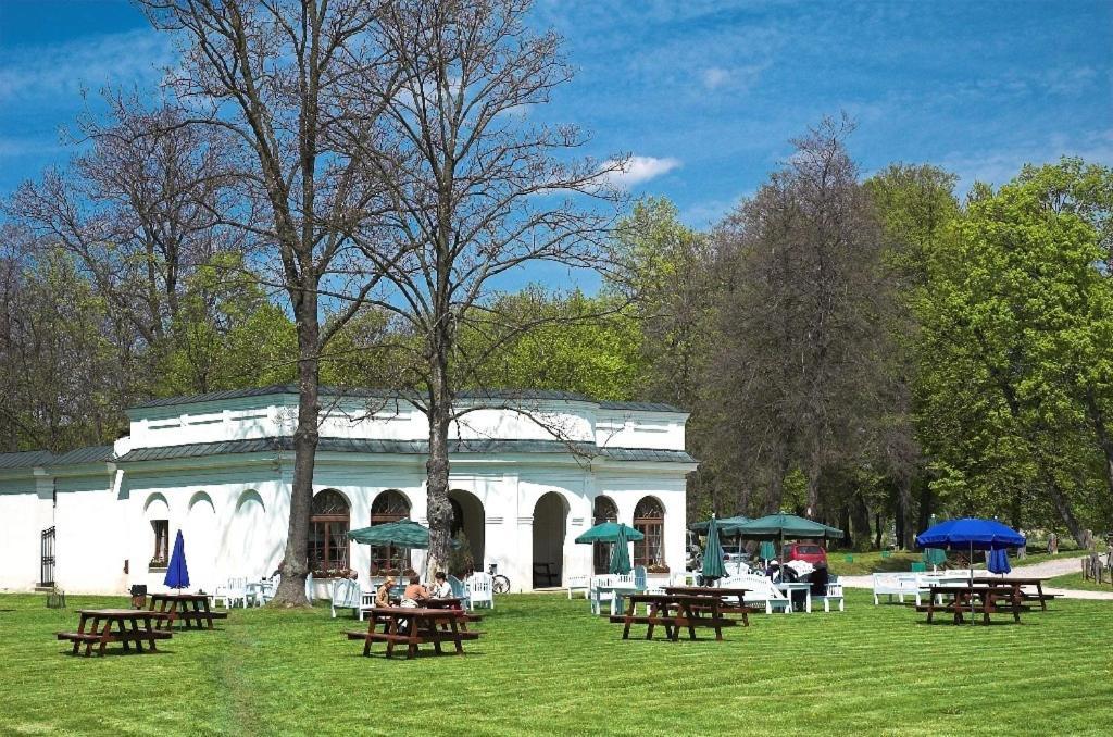 Aparthotel Palac Kurozwęki Extérieur photo