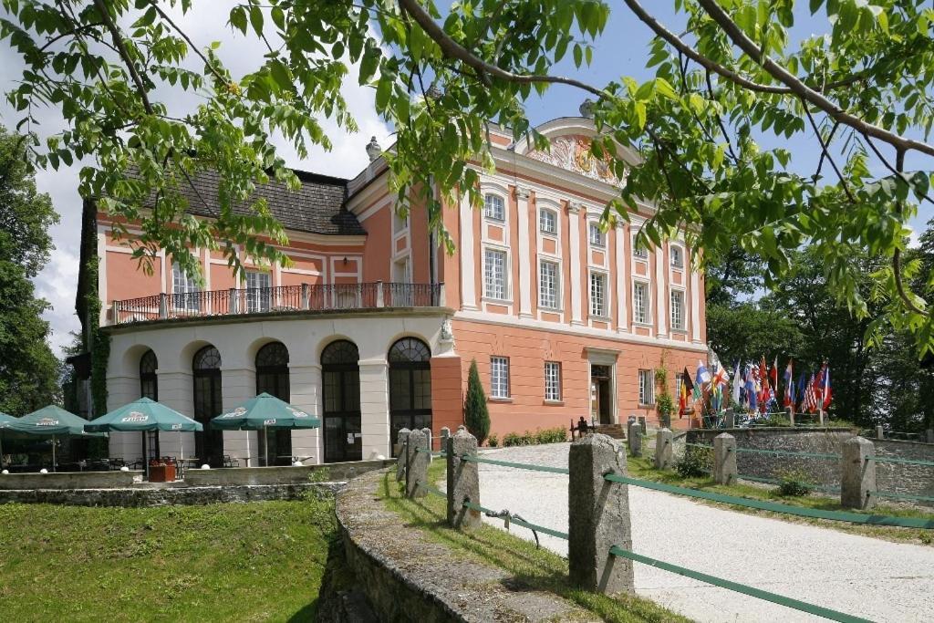 Aparthotel Palac Kurozwęki Extérieur photo