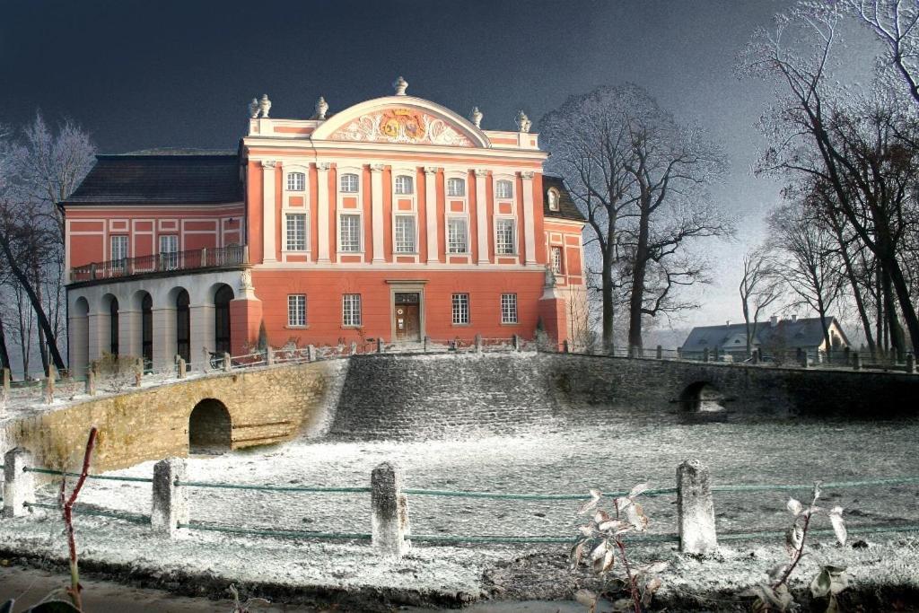Aparthotel Palac Kurozwęki Extérieur photo